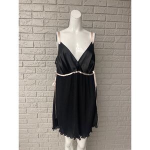 Avenue Body Black Satin Pleated with Pink Ribbon Trim Sleepwear Size 18 / 20 NWT